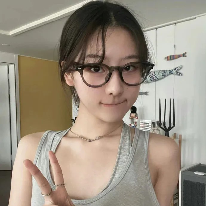号舱房的女人海报